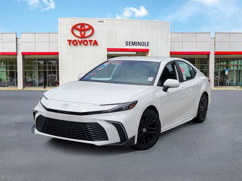 Used 2026 Toyota Camry SE FWD image 1