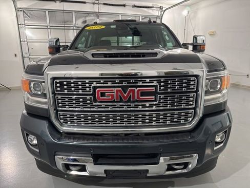 Used 2019 GMC Sierra 3500 Denali w/ Duramax Plus Package image 3