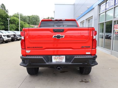 New 2026 Chevrolet Silverado 1500 ZR2 w/ Dark Appearance Package AWD/4WD image 9