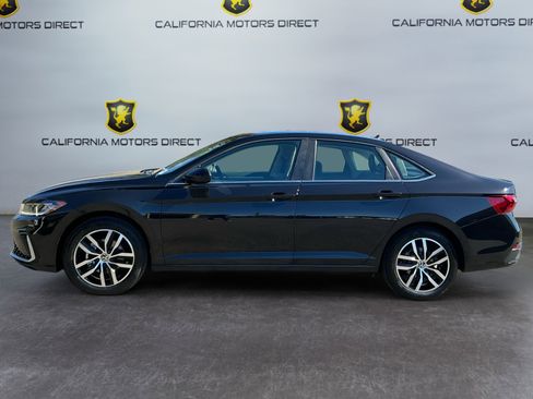Used 2025 Volkswagen Jetta SE w/ Sunroof Package image 7