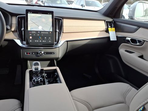 New 2026 Volvo XC90 B6 Plus w/ Protection Package Premier image 14