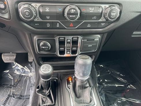 New 2025 Jeep Gladiator Sport image 22