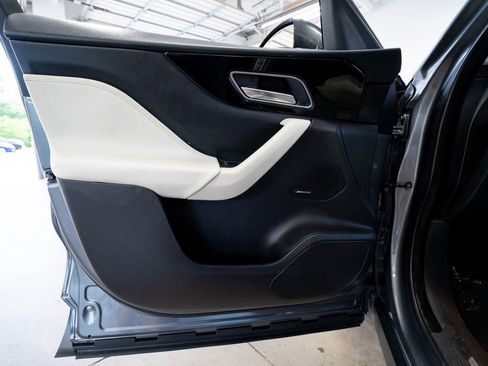 Used 2019 Jaguar F-PACE Prestige AWD/4WD image 25