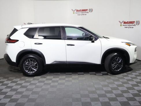 Used 2022 Nissan Rogue S AWD/4WD image 3