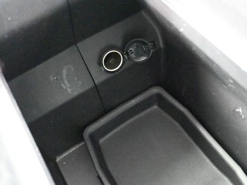 Certified 2023 Toyota Highlander XLE image 37