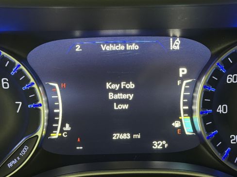 Used 2022 Chrysler Pacifica Touring-L image 17