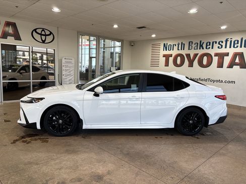 Used 2026 Toyota Camry SE FWD image 7