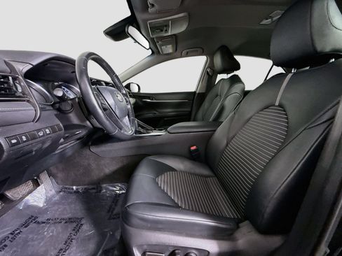 Used 2020 Toyota Camry SE FWD image 21
