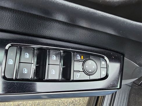 Used 2022 Nissan Pathfinder SL image 18