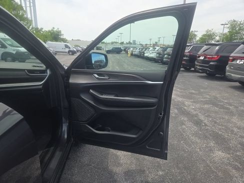 Used 2025 Jeep Grand Cherokee L Limited AWD/4WD image 20