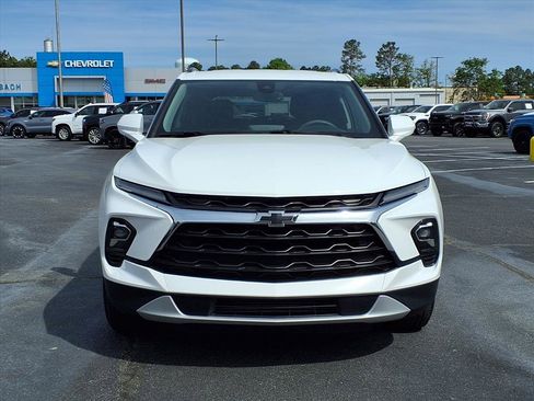 Used 2024 Chevrolet Blazer LT w/ Convenience Package FWD image 2