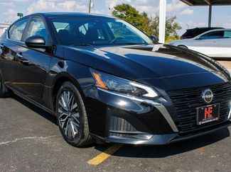 Used 2024 Nissan Altima 2.5 SV image 1