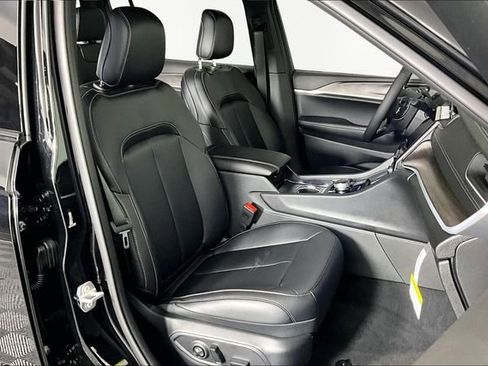 New 2025 Jeep Grand Cherokee L Limited w/ Black Appearance Package image 12