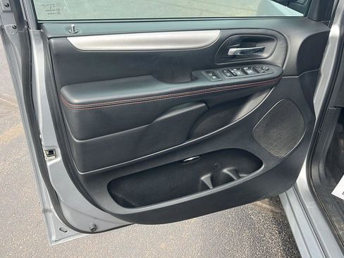 Used 2018 Dodge Grand Caravan GT image 16