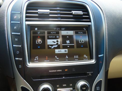 Used 2016 Lincoln MKX Reserve w/ Climate Package image 31