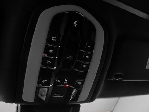 Certified 2025 Porsche Macan image 36