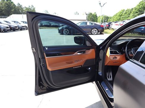 Used 2018 BMW 750i xDrive AWD/4WD image 37