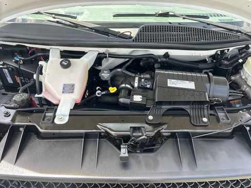 Used 2017 Chevrolet Express 2500 RWD image 15