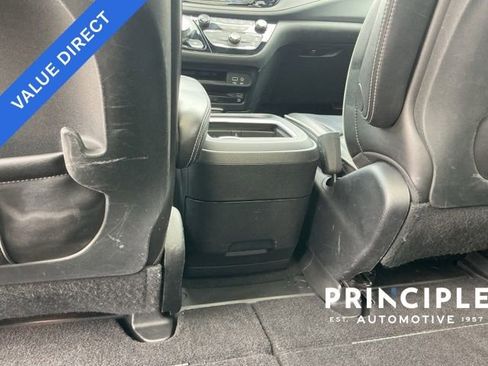 Used 2018 Chrysler Pacifica Limited image 34