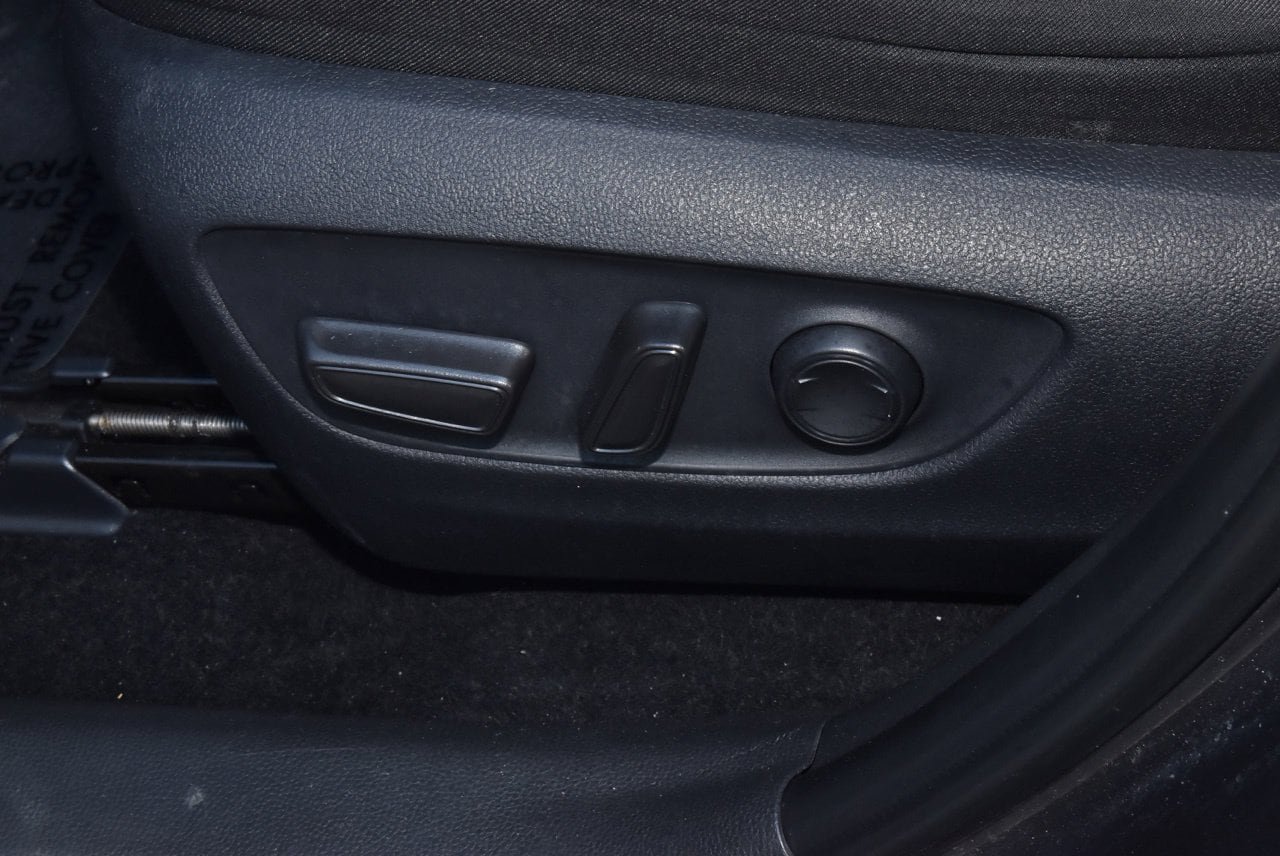 Used 2025 Toyota RAV4 XLE AWD/4WD image 33
