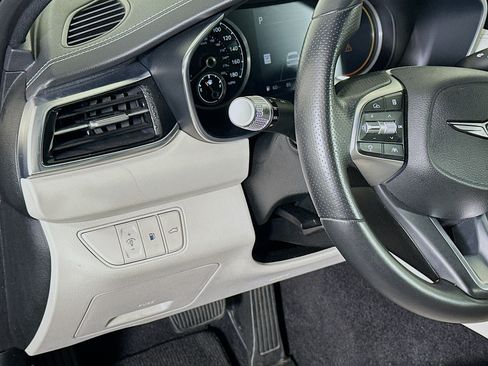 Used 2025 Genesis G70 2.5T RWD image 17