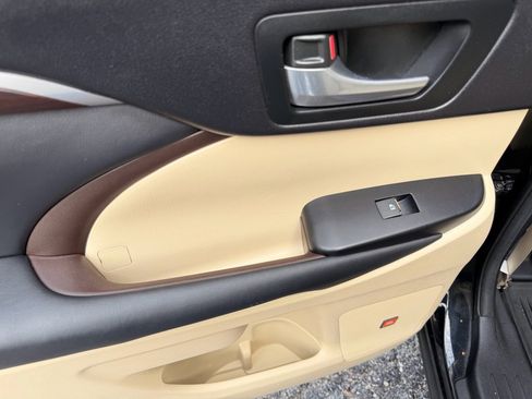 Used 2015 Toyota Highlander Limited image 20