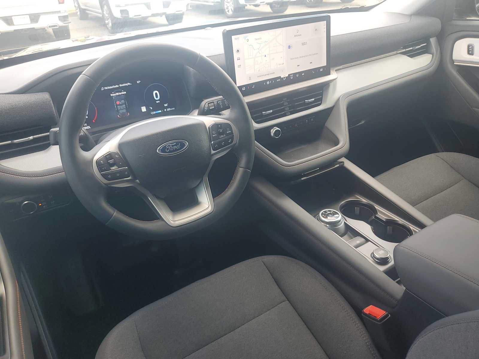 Used 2025 Ford Explorer Active RWD image 17