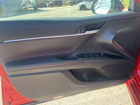 Used 2019 Toyota Camry SE image 10