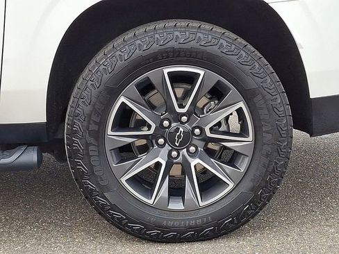 Used 2024 Chevrolet Suburban Z71 w/ Luxury Package image 31