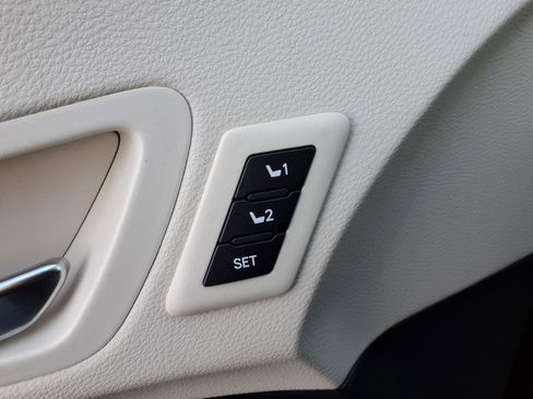 Used 2022 Toyota Sienna Platinum image 12