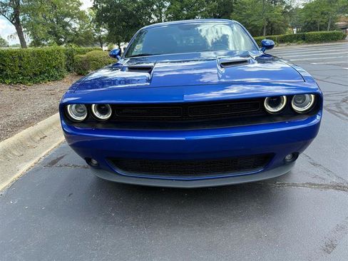 Used 2019 Dodge Challenger SXT w/ Blacktop Package RWD image 4