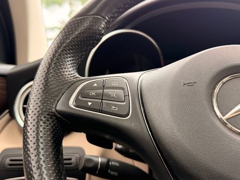 Used 2019 Mercedes-Benz GLC 300 4MATIC image 23