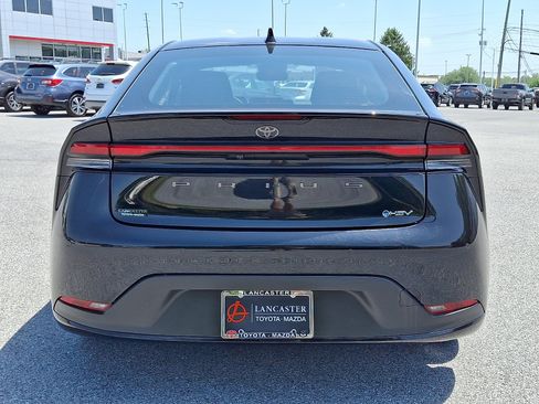 Used 2025 Toyota Prius LE FWD image 6