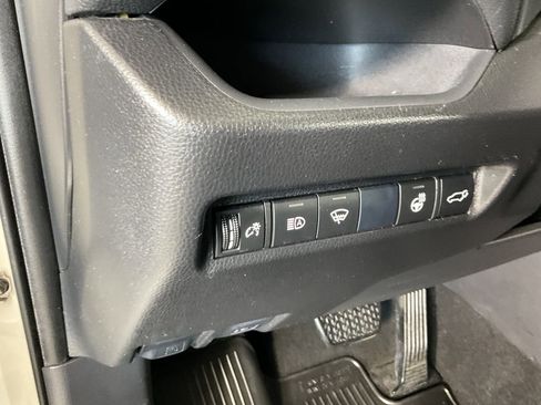 Used 2019 Toyota RAV4 XLE Premium w/ Cold Weather Package AWD/4WD image 18