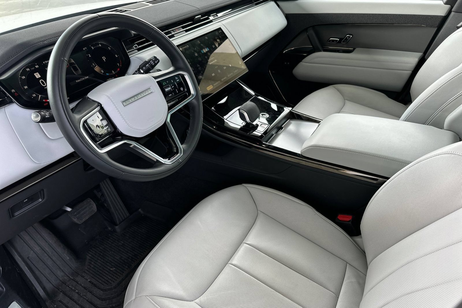 Used 2026 Land Rover Range Rover Sport SE AWD/4WD image 11