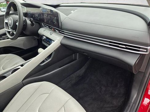 Used 2025 Hyundai Elantra Limited FWD image 21