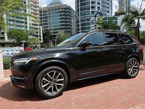 Used 2018 Volvo XC90 T6 Momentum w/ Convenience Package AWD/4WD image 16