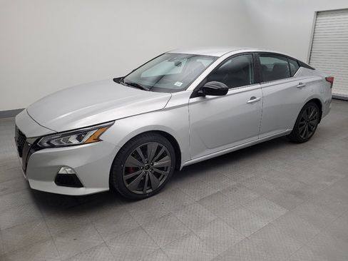 Used 2021 Nissan Altima 2.5 SR image 2