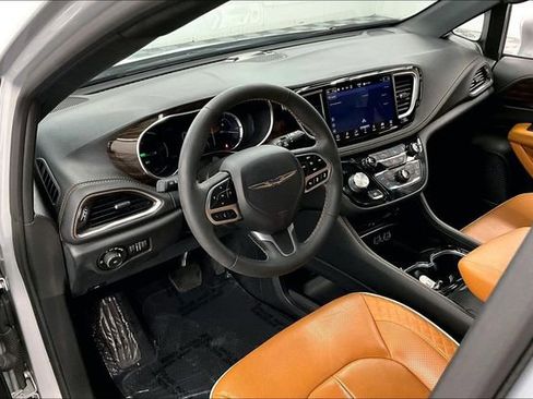 Used 2022 Chrysler Pacifica Pinnacle FWD image 16
