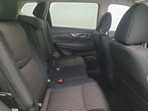 Used 2018 Nissan Rogue SV image 19