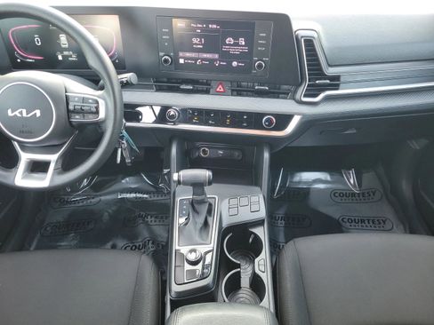 Used 2023 Kia Sportage LX image 11