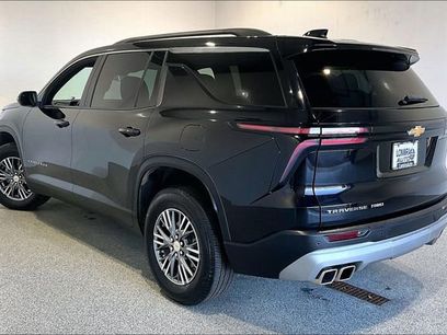 Used 2025 Chevrolet Traverse LT