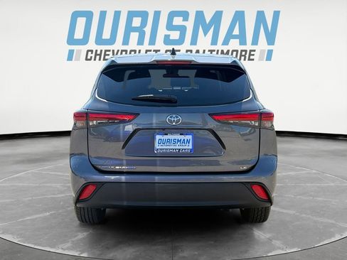 Used 2023 Toyota Highlander LE FWD image 5