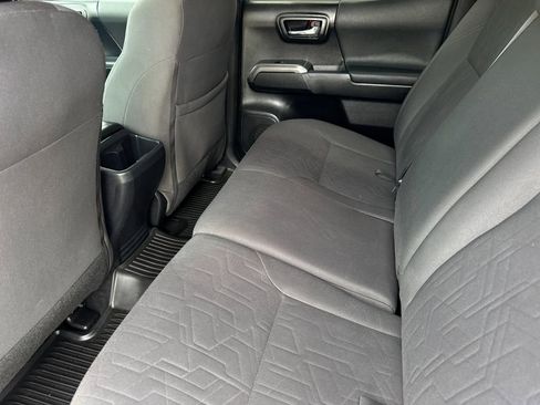 Used 2018 Toyota Tacoma TRD Sport w/ Technology Package RWD image 11