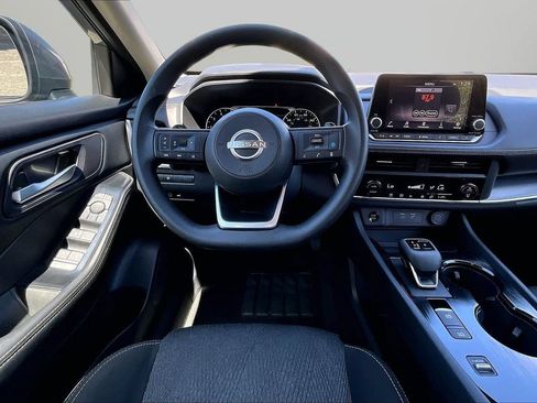 Used 2024 Nissan Rogue SV FWD image 10