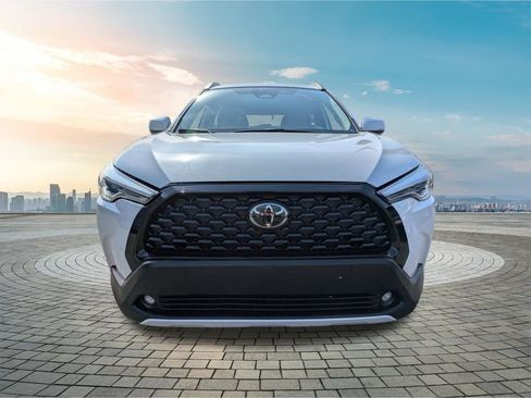 Used 2024 Toyota Corolla Cross XLE image 17