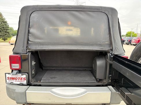 Used 2009 Jeep Wrangler Sahara w/ Dual Top Group AWD/4WD image 9