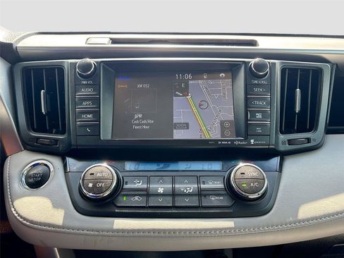Used 2018 Toyota RAV4 XLE FWD image 15