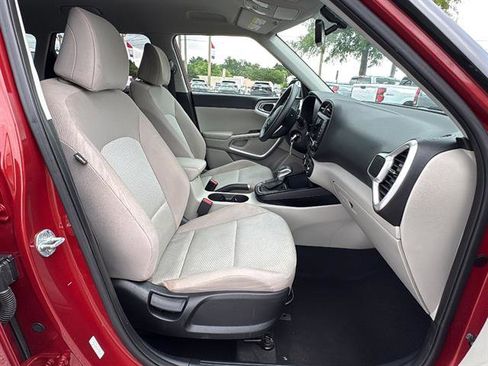 Used 2022 Kia Soul LX FWD image 15
