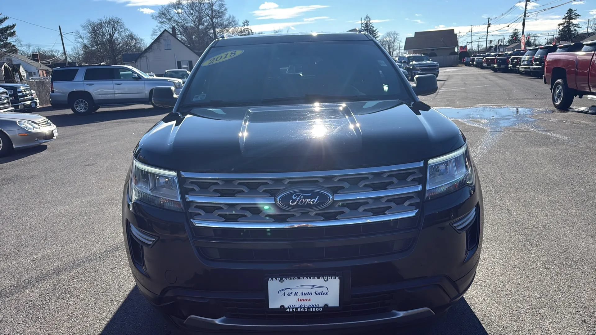 Used 2018 Ford Explorer XLT AWD/4WD image 2